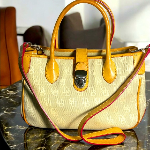 Dooney & Bourke Handbags - Elegant Dooney and Bourke, Beige J7752238 vintage Handbag